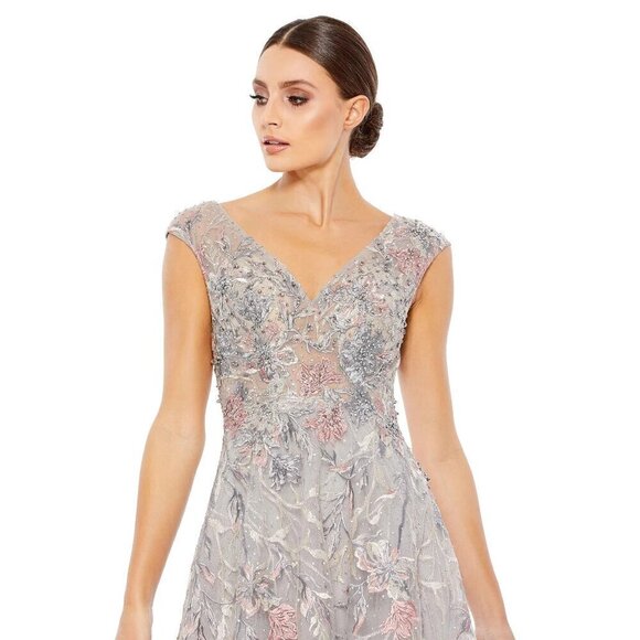 Mac Duggal Silver Gray Embroidered V-Neck A-Line Formal Gown Size 16 NWT Prom - Picture 2 of 4